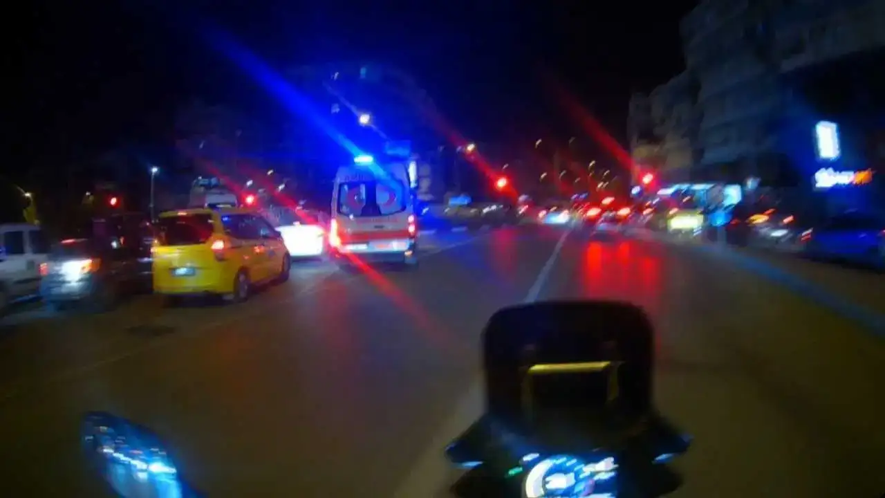 Antalya’da Ambulans İçin Trafiği Tek Başına Açtı! 2